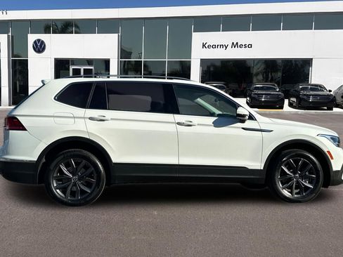 Used 2022 Volkswagen Tiguan SE image 3