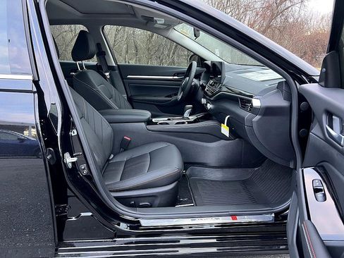 New 2025 Nissan Altima 2.5 SR image 24