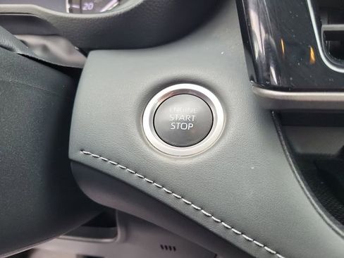 Used 2024 Toyota Highlander XLE FWD image 25