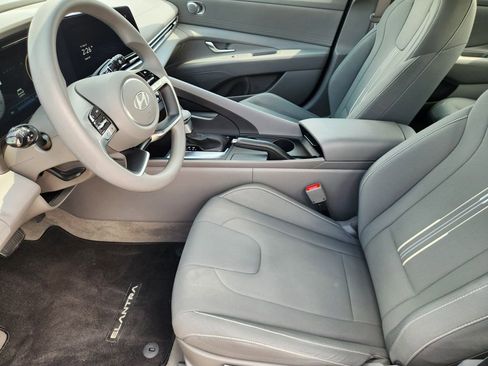 Used 2024 Hyundai Elantra SEL FWD image 12