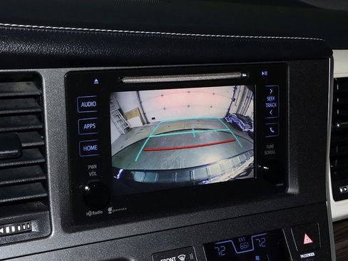 Used 2015 Toyota Sienna XLE image 18