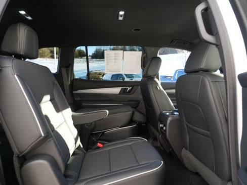 Used 2025 Buick Enclave Preferred image 28