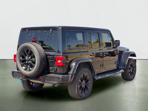 Used 2021 Jeep Wrangler Unlimited Sahara AWD/4WD image 6