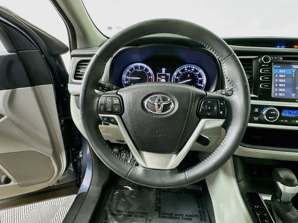 Used 2016 Toyota Highlander XLE FWD image 13