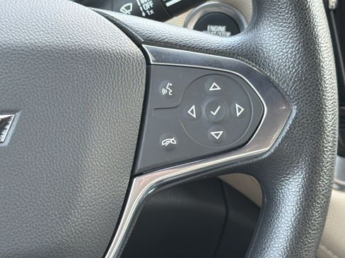 Used 2023 Chevrolet Traverse LS FWD image 26