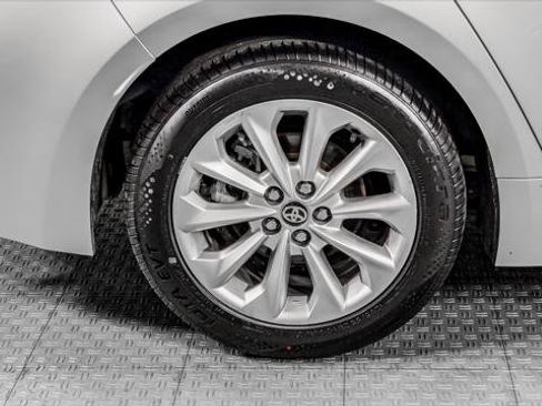 Used 2022 Toyota Corolla LE w/ LE Convenience Package FWD image 30