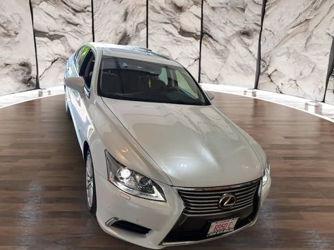 Used 2017 Lexus LS 460 AWD w/ Comfort Package image 2