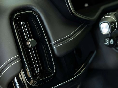 New 2026 Aston Martin DBX 707 image 25