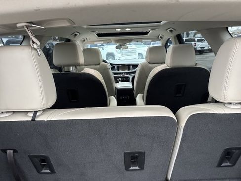 Used 2019 Buick Enclave Essence image 13