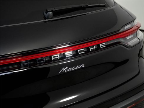 New 2026 Porsche Macan Turbo AWD/4WD image 38