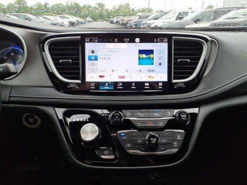 New 2027 Chrysler Pacifica Select FWD image 7