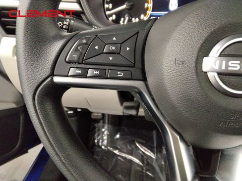 Used 2025 Nissan Altima 2.5 SV image 12