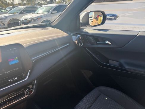 Used 2025 Chevrolet Equinox LT image 34