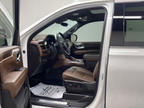 Used 2024 Chevrolet Tahoe High Country AWD/4WD image 2
