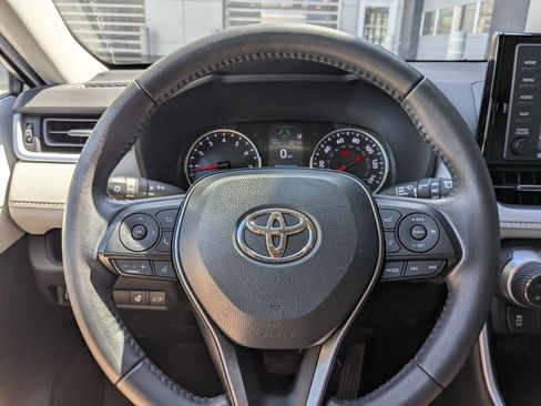 Used 2021 Toyota RAV4 XLE Premium AWD/4WD image 16