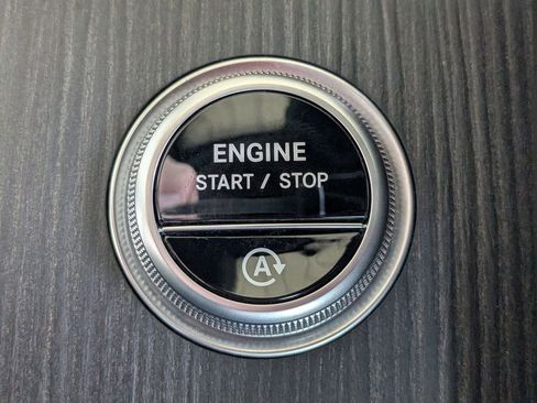 Used 2025 Mercedes-Benz C 300 4MATIC Sedan image 21