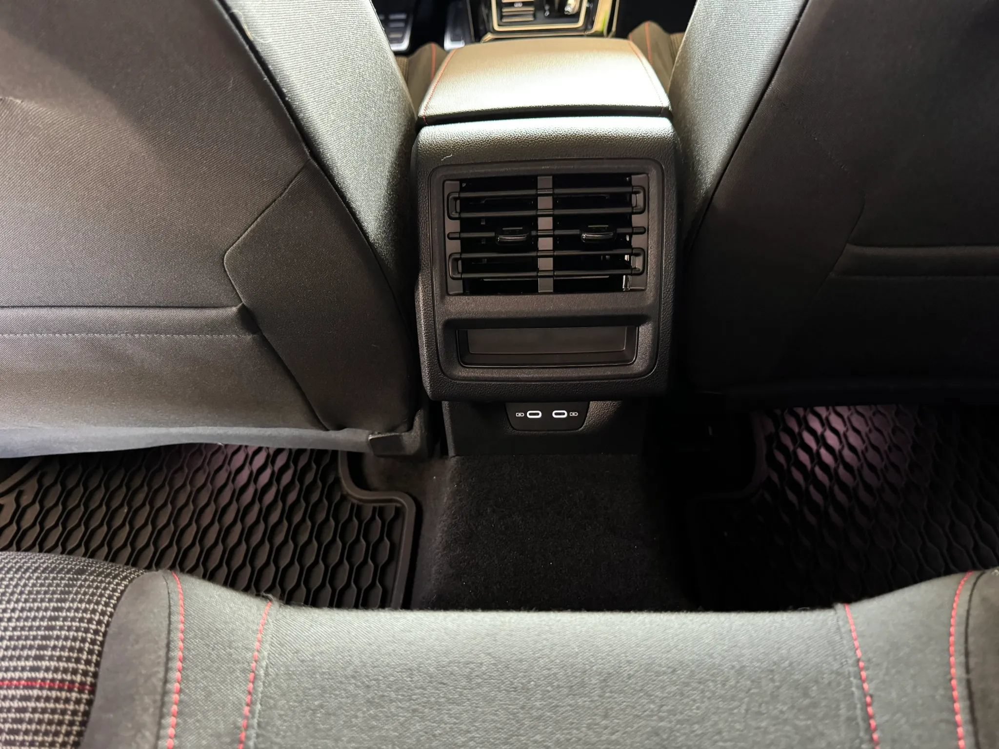 Used 2024 Volkswagen GTI SE FWD image 21