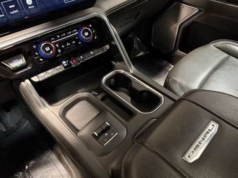 Used 2024 GMC Sierra 2500 Denali w/ Denali Reserve Package AWD/4WD image 17