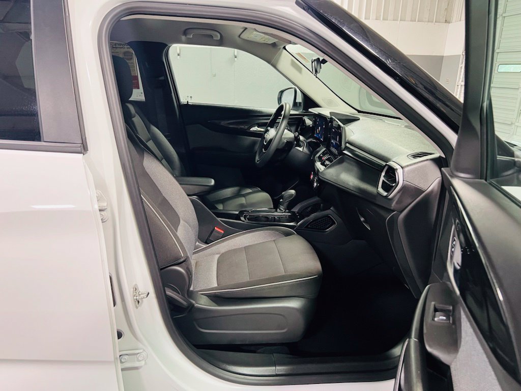 Used 2025 Chevrolet TrailBlazer LT FWD image 31