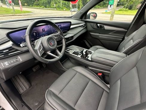 Used 2025 Buick Enclave Preferred FWD image 11