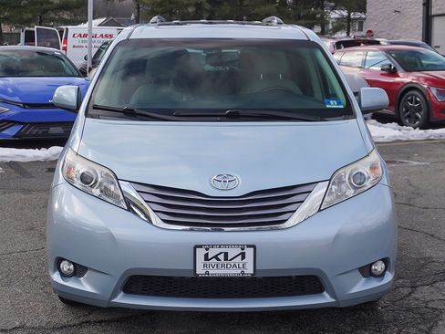 Used 2016 Toyota Sienna XLE image 12