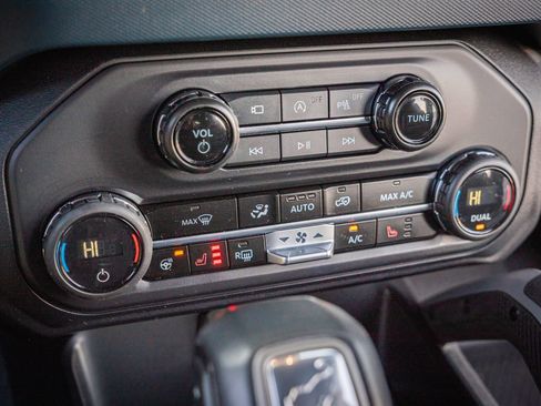 Used 2024 Ford Bronco Outer Banks AWD/4WD image 21