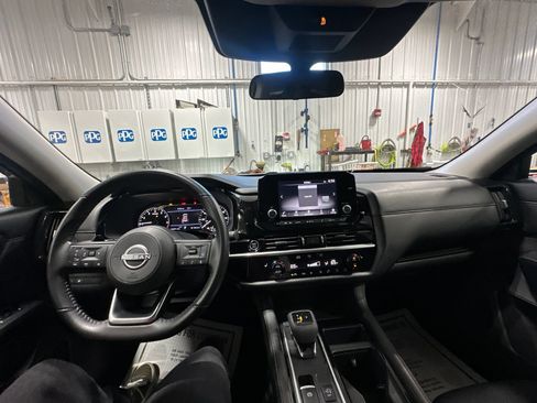Used 2024 Nissan Pathfinder SV AWD/4WD image 41