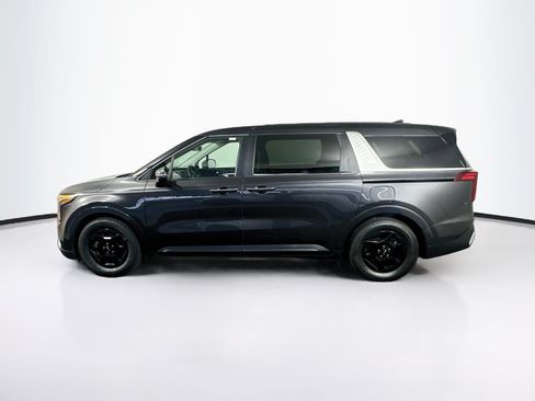 Used 2025 Kia Carnival FWD image 4
