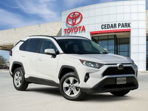 Used 2021 Toyota RAV4 XLE w/ Convenience Package FWD image 1