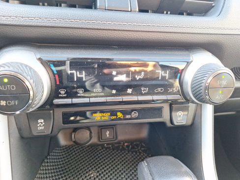 Used 2020 Toyota RAV4 XLE image 27