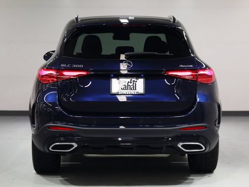 Used 2023 Mercedes-Benz GLC 300 4MATIC image 3