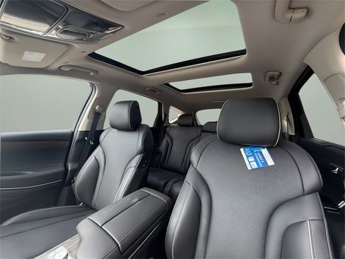 New 2025 Genesis GV80 2.5T Prestige image 18