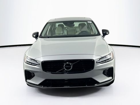 Used 2022 Volvo S60 T8 R-Design Expression w/ Premium Package image 2