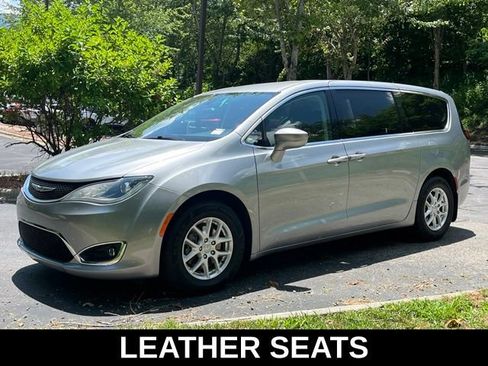 Used 2020 Chrysler Pacifica Touring FWD image 10