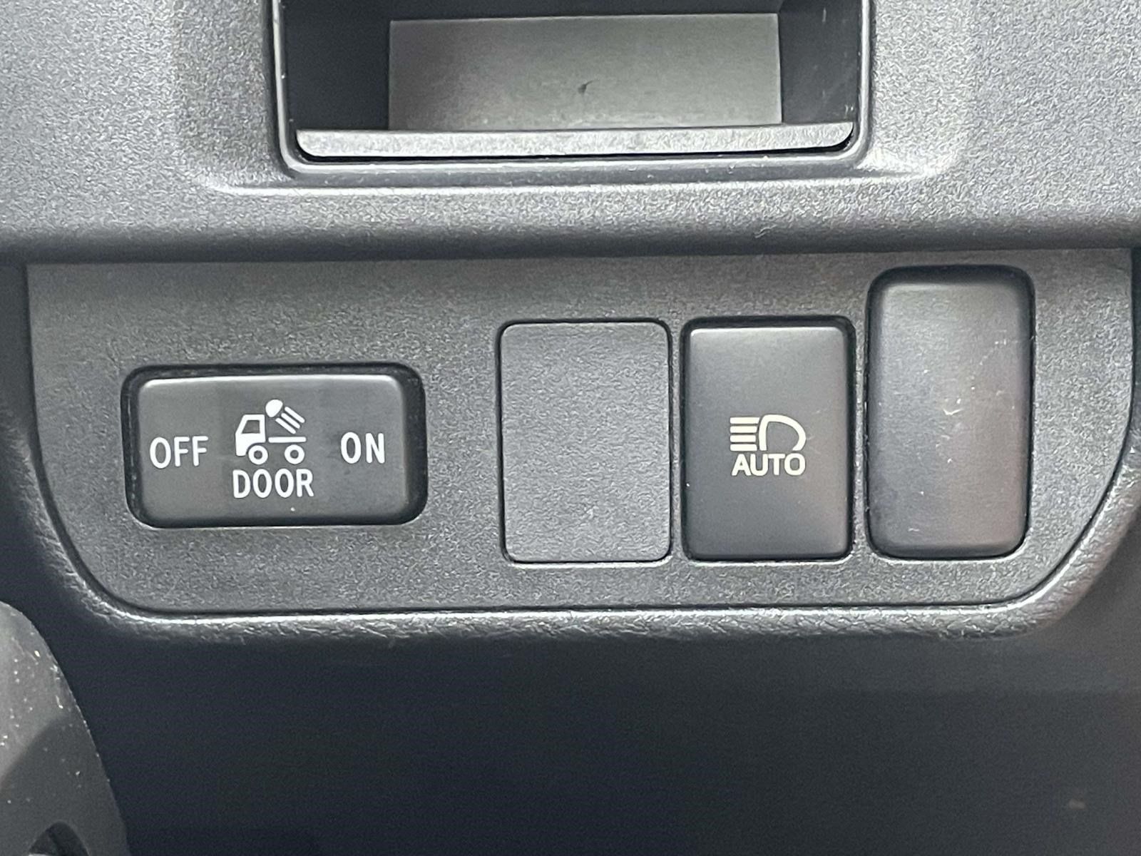 Used 2018 Toyota Tacoma SR5 RWD image 17