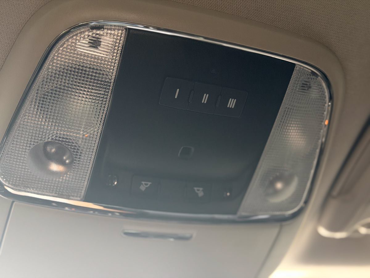 Used 2023 Chrysler 300 Touring L w/ Safetytec Plus Group RWD image 38