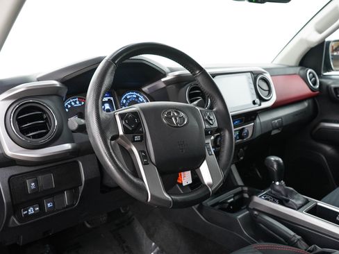Used 2022 Toyota Tacoma SR5 AWD/4WD image 25