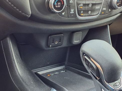 Used 2023 Chevrolet Traverse LT FWD image 14