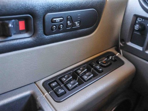 Used 2004 HUMMER H2 w/ Chrome Appearance Package image 38