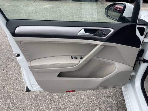 Used 2015 Volkswagen Golf SE FWD image 25