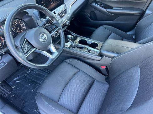 Used 2023 Nissan Altima 2.5 SV w/ SV Premium Package image 10