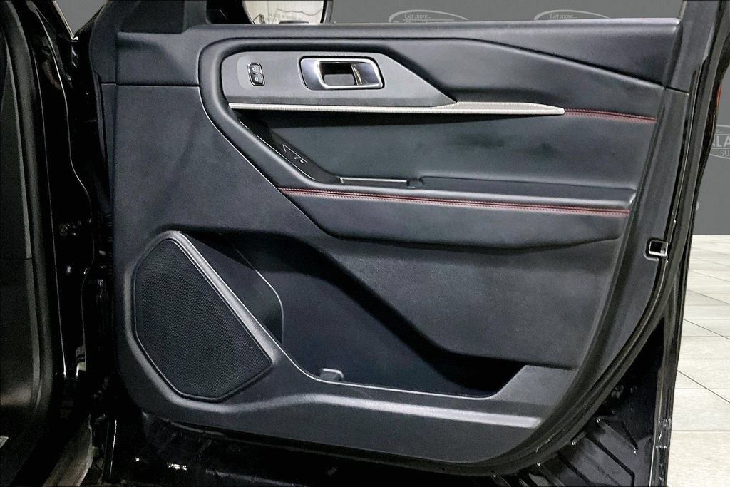 Certified 2025 Ford Explorer ST-Line AWD/4WD image 15