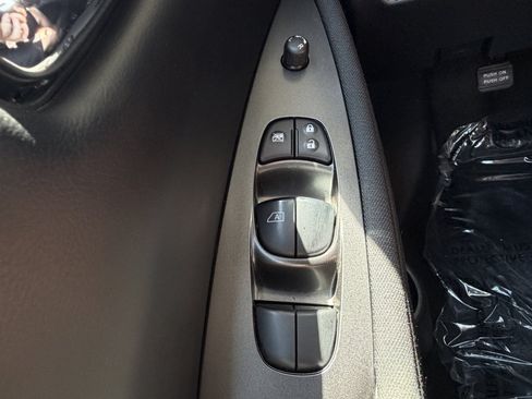 Used 2024 Nissan Leaf S FWD image 26