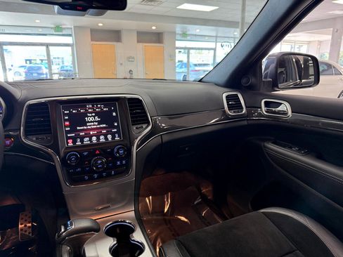 Used 2014 Jeep Grand Cherokee SRT image 13