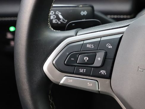 Used 2025 Volkswagen Atlas Cross Sport SE image 25