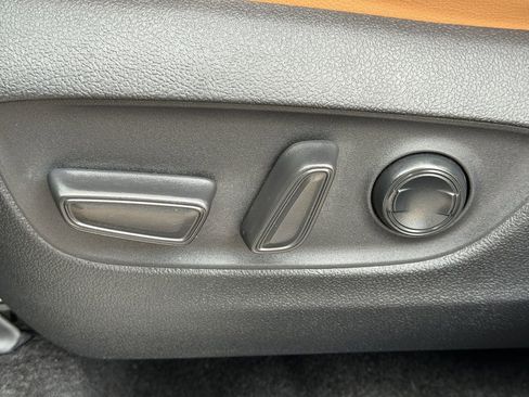 Used 2024 Toyota Highlander Platinum image 30