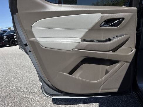 Used 2021 Chevrolet Traverse Premier image 37