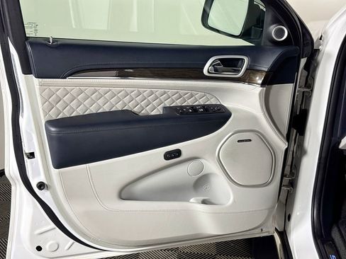 Used 2020 Jeep Grand Cherokee Summit AWD/4WD image 10