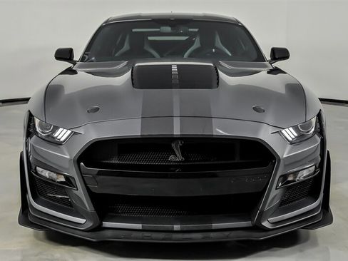Used 2022 Ford Mustang Shelby GT500 w/ Carbon Fiber Track Pack RWD image 5