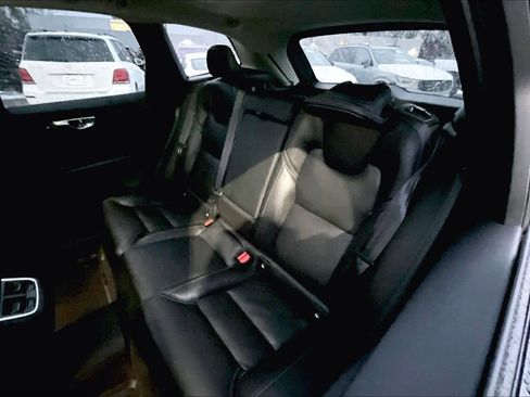 Used 2023 Volvo XC60 B5 Ultimate w/ Climate Package image 19